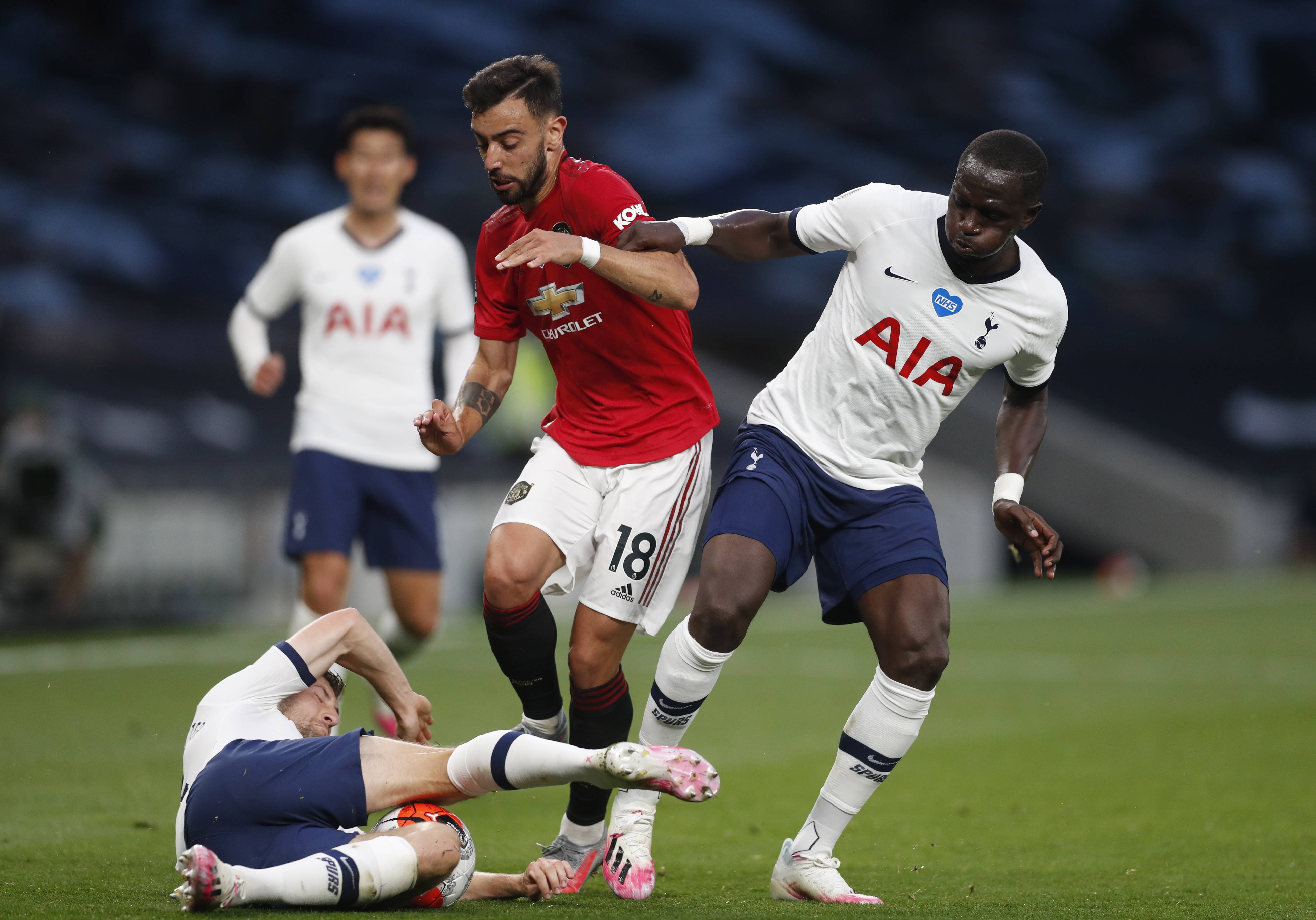 更是他对团 更是他对团