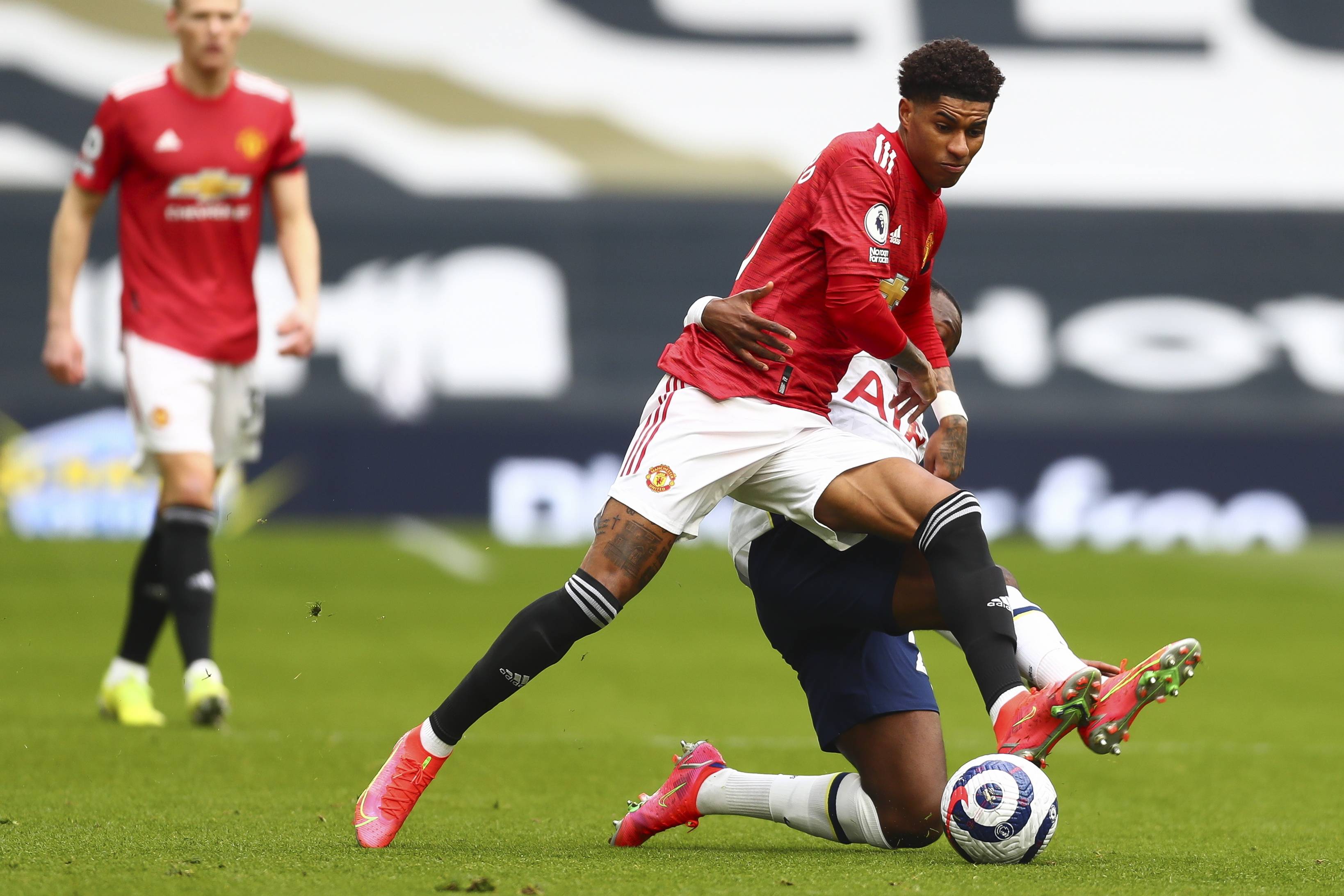 在分析丹尼 在分析丹尼